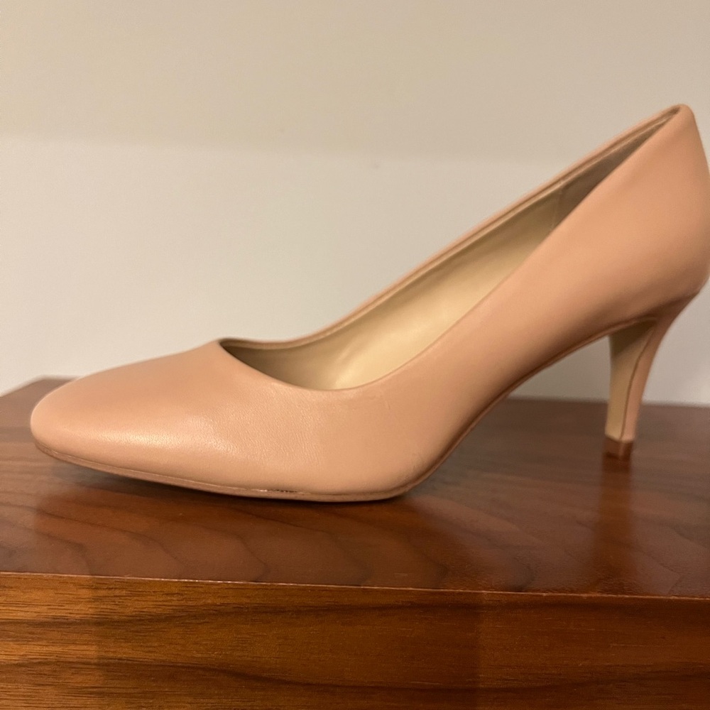 lord & Taylor Pump